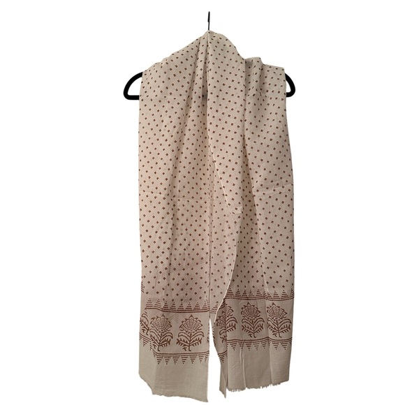 Hartford Accessories - NWT Hartford beautiful cream and brown scarf
